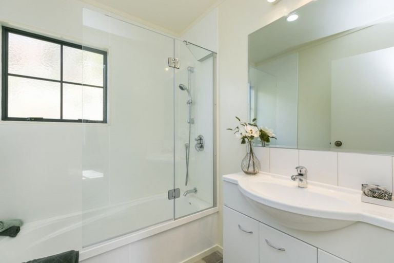 Photo of property in 5 Furlong Crescent, Churton Park, Wellington, 6037