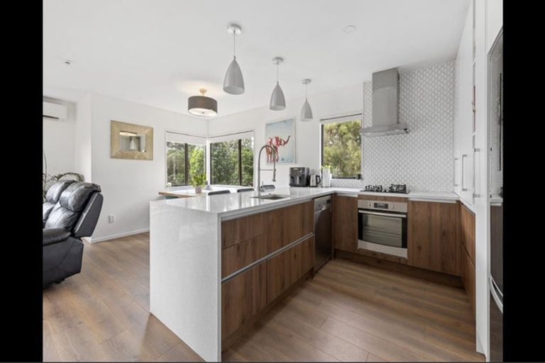 Photo of property in 16 Monkton Close, Greenhithe, Auckland, 0632