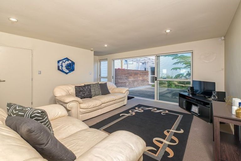 Photo of property in 24 Zabeel Crescent, Takanini, 2112