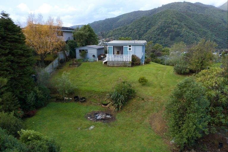 Photo of property in 25 Dorset Street, Picton, 7220