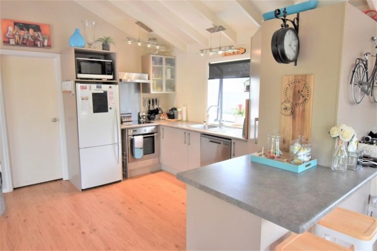 Photo of property in 372 Arapaepae Road South, Levin, 5571