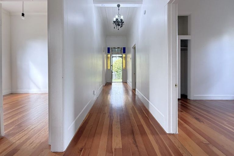 Photo of property in 44 Lynwood Road, New Lynn, Auckland, 0600