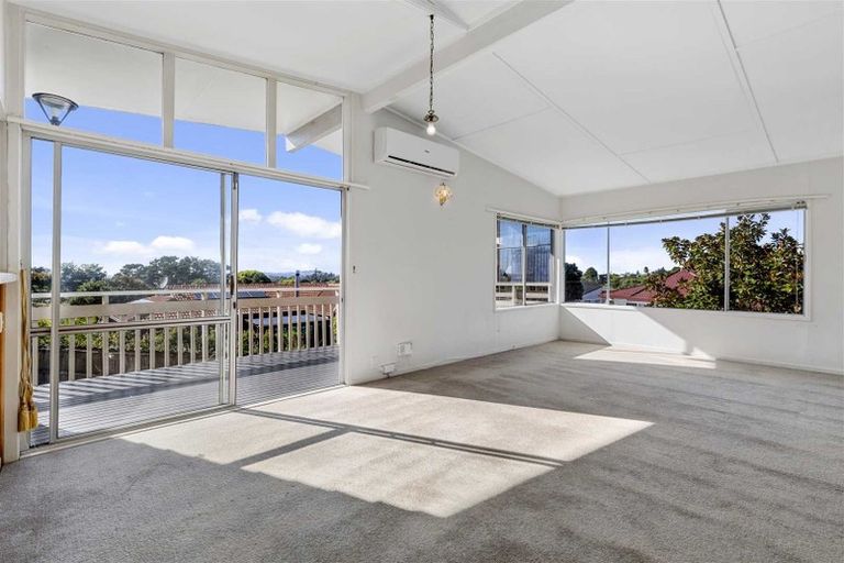 Photo of property in 68 Selwyn Crescent, Forrest Hill, Auckland, 0620