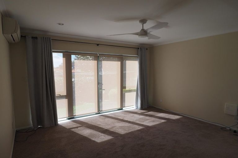 Photo of property in 9 Graven Court, Henderson, Auckland, 0612