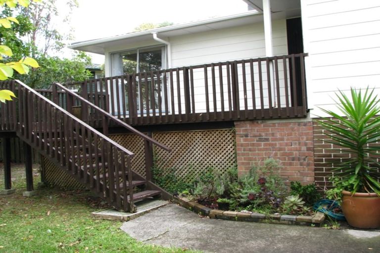 Photo of property in 17 Salamanca Road, Sunnynook, Auckland, 0620