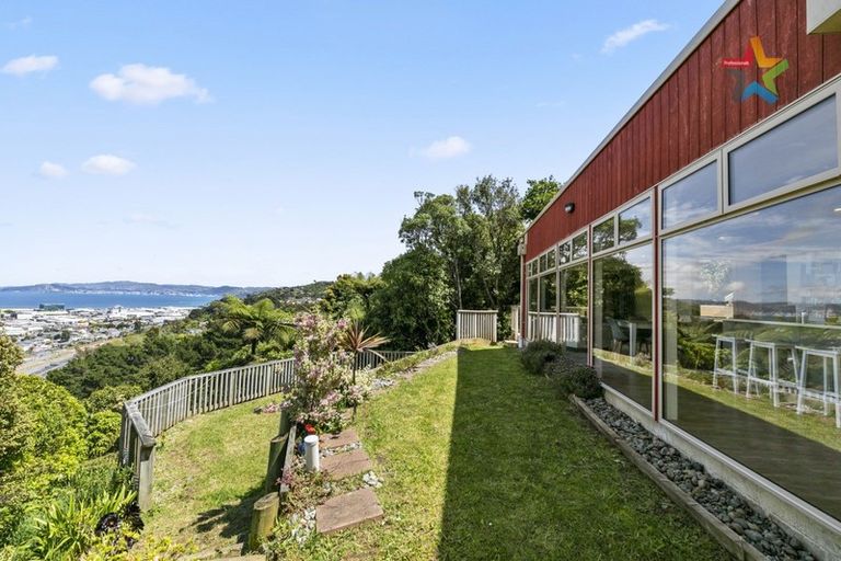 Photo of property in 11a Chestnut Grove, Maungaraki, Lower Hutt, 5010