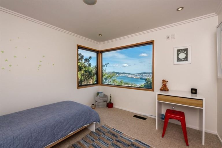 Photo of property in 141 Nicholson Road, Khandallah, Wellington, 6035