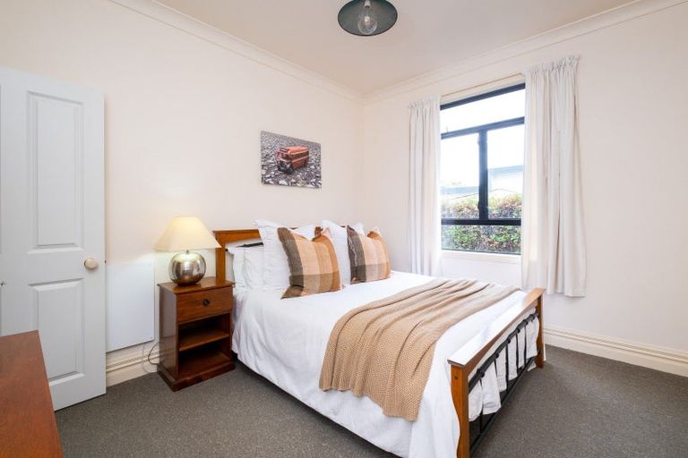 Photo of property in 5 Selwyn Road, Hospital Hill, Napier, 4110