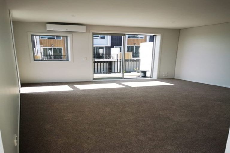 Photo of property in 1 Folkes Lane, New Lynn, Auckland, 0600