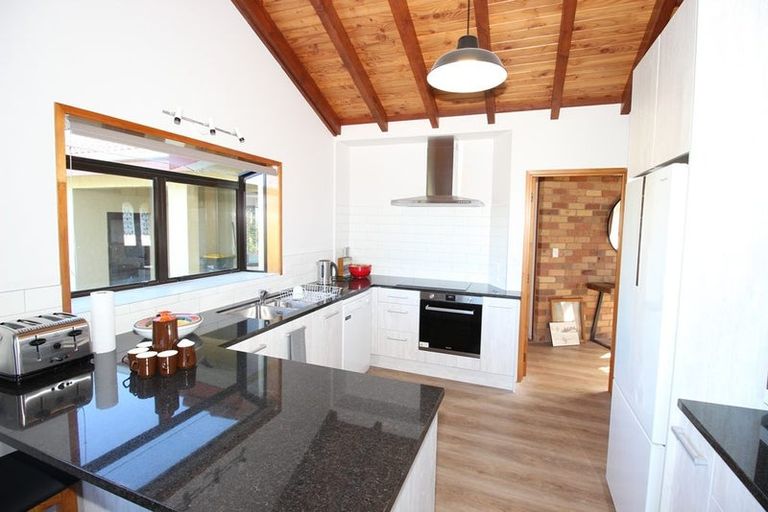 Photo of property in 108 Wade River Road, Wade Heads, Whangaparaoa, 0932