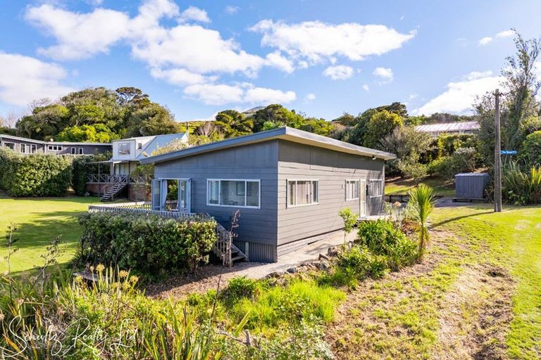 Photo of property in 1 Rigby Street, Whakapirau, 0583