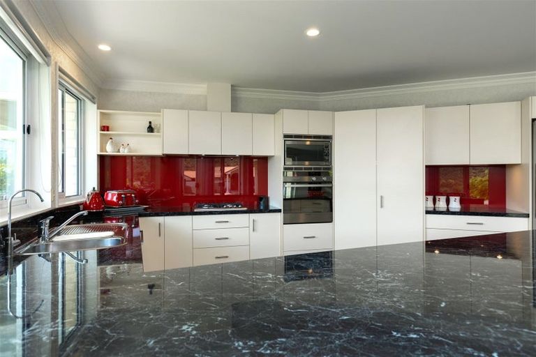 Photo of property in 8 Ranui Street, Waikawa, Picton, 7220