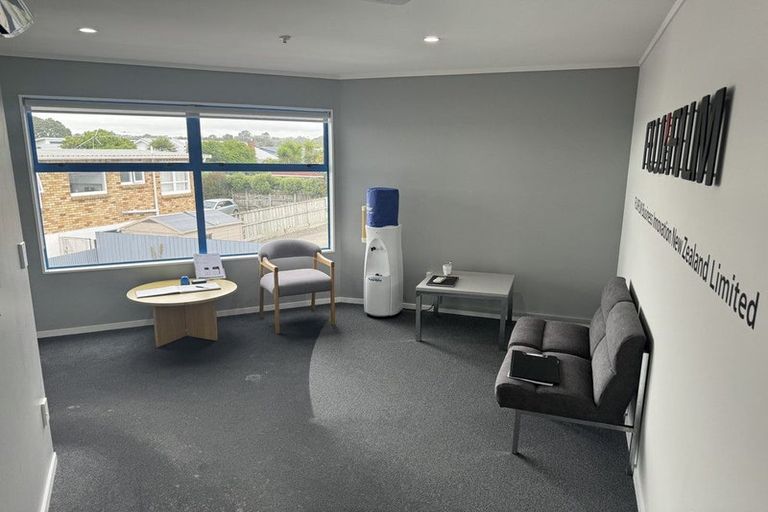 Photo of property in 352 Devon Street West, Lynmouth, New Plymouth, 4310