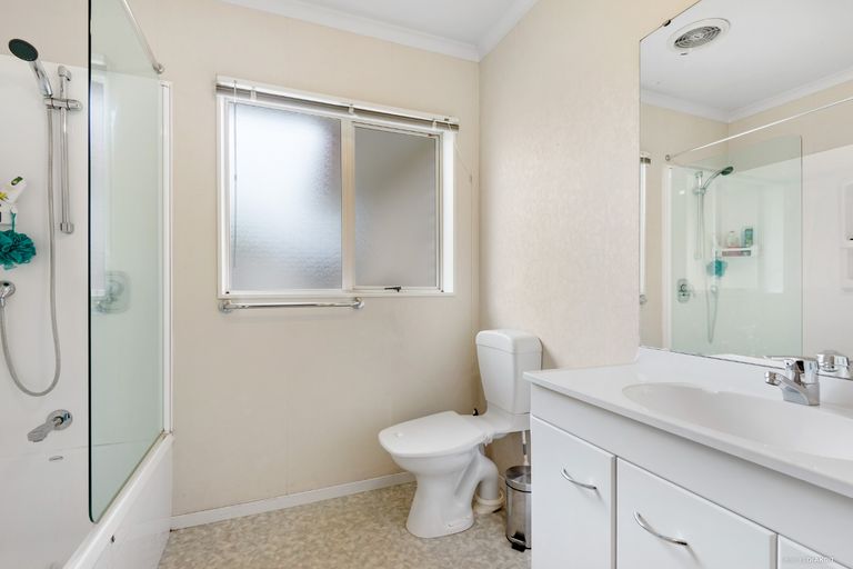 Photo of property in 66 Sandwick Drive, Weymouth, Auckland, 2103