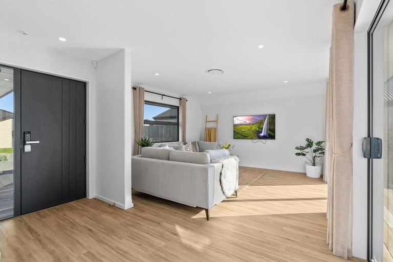 Photo of property in 5 Olearia Lane, Halswell, Christchurch, 8025