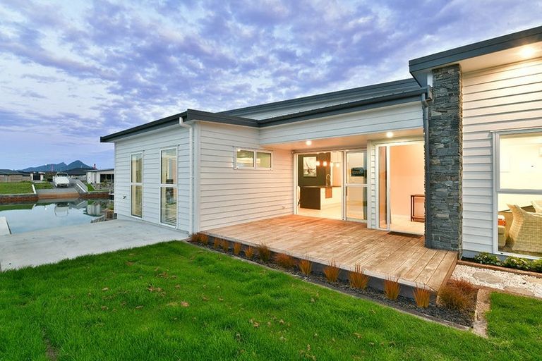 Photo of property in 11 Maturiki Drive, One Tree Point, 0118