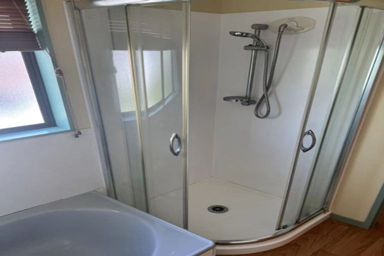 Photo of property in 2/491 Glenfield Road, Glenfield, Auckland, 0629