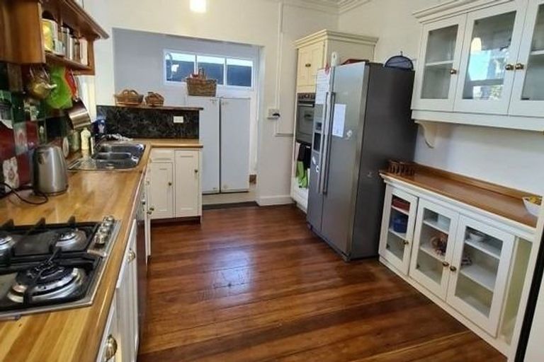 Photo of property in 49 Huatoki Street, Vogeltown, New Plymouth, 4310