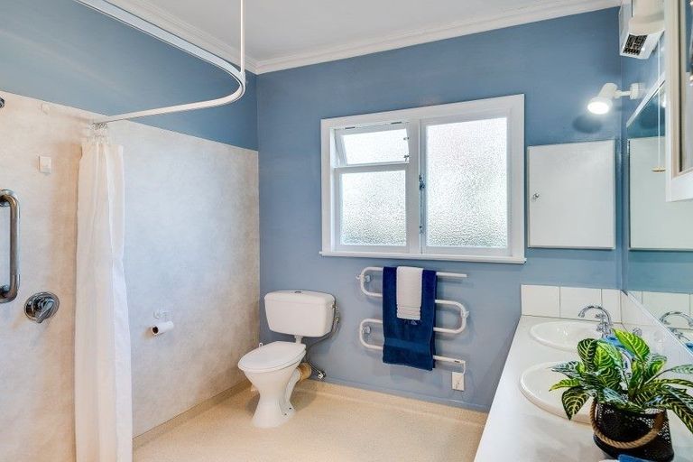 Photo of property in 128 Napier Road, Havelock North, 4130