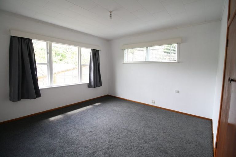 Photo of property in 10 Kamla Way, Khandallah, Wellington, 6035