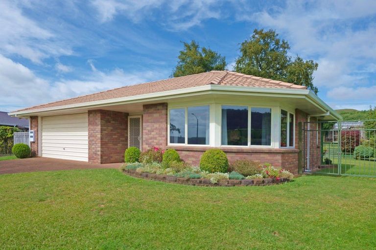 Photo of property in 6 Barraud Place, Pukehangi, Rotorua, 3015