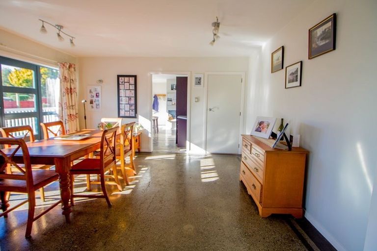 Photo of property in 2 Hughan Place, Carterton, 5713