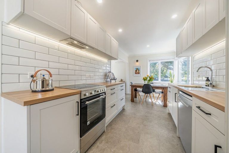 Photo of property in 22 Pasadena Crescent, Totara Park, Upper Hutt, 5018