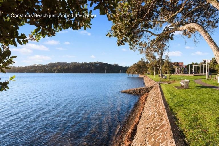 Photo of property in 98 Ferry Parade, Herald Island, Auckland, 0618