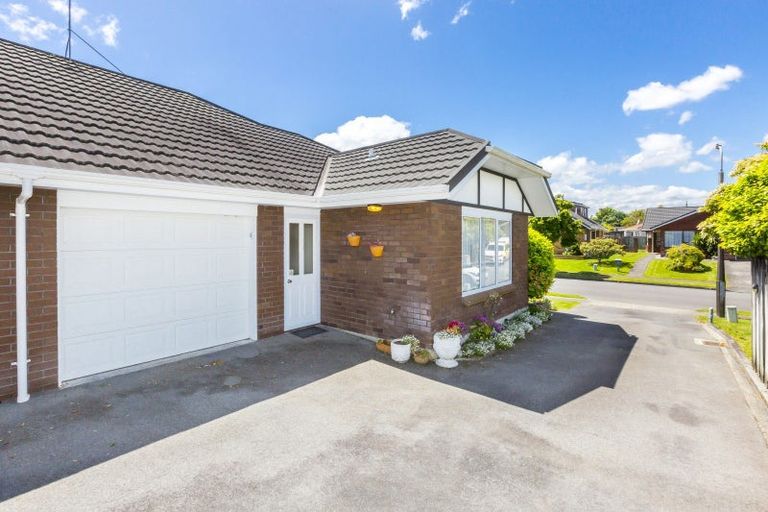 Photo of property in 1/4 Comeskey Grove, Elderslea, Upper Hutt, 5018