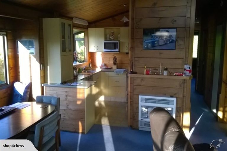 Photo of property in 13 Lindaver Grove, Merrilands, New Plymouth, 4312