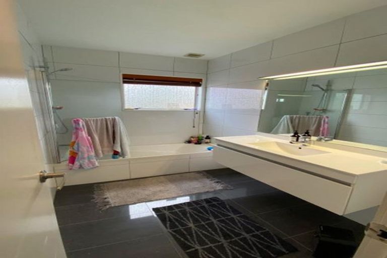 Photo of property in 25 Montclair Rise, Browns Bay, Auckland, 0630