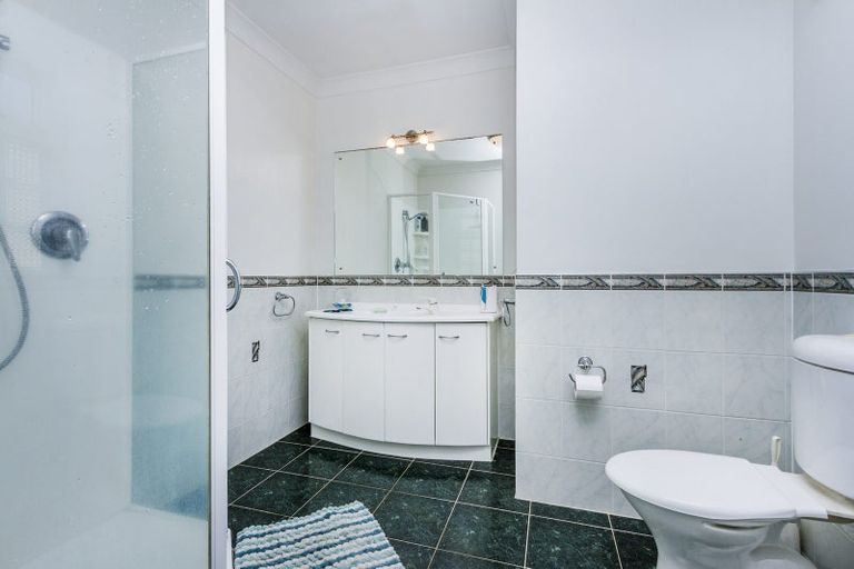 Photo of property in 121 Browns Bay Road, Browns Bay, Auckland, 0630