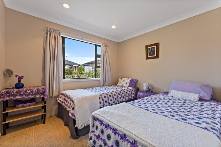 Photo of property in 11 Mackwell Road, Fairview Heights, Auckland, 0632