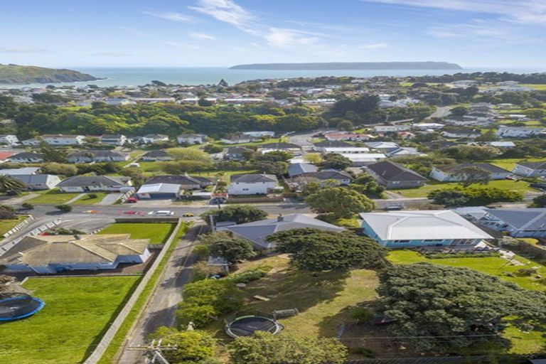 Photo of property in 50 Downes Street, Titahi Bay, Porirua, 5022
