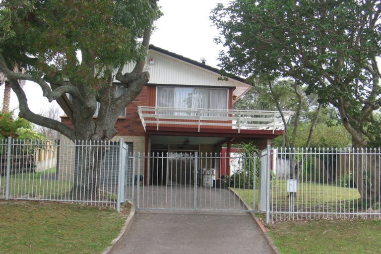 Photo of property in 26 Kelwyn Road, Kelston, Auckland, 0602