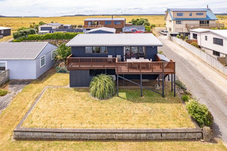 Photo of property in 14 Okiwa Terrace, Waiinu Beach, Whanganui, 4588