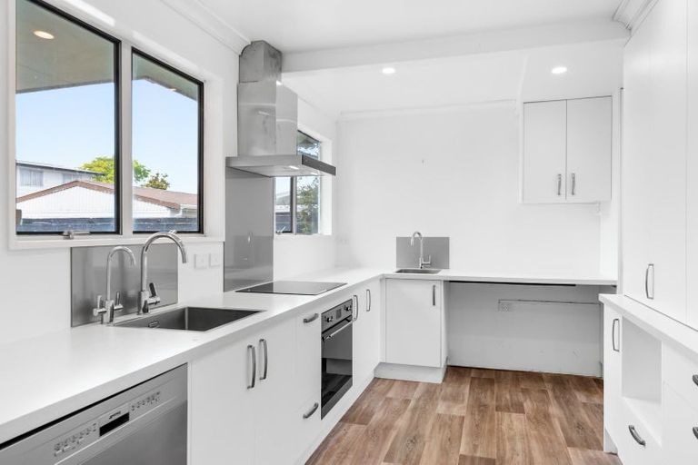 Photo of property in 41 Kimberley Grove, Westbrook, Palmerston North, 4412