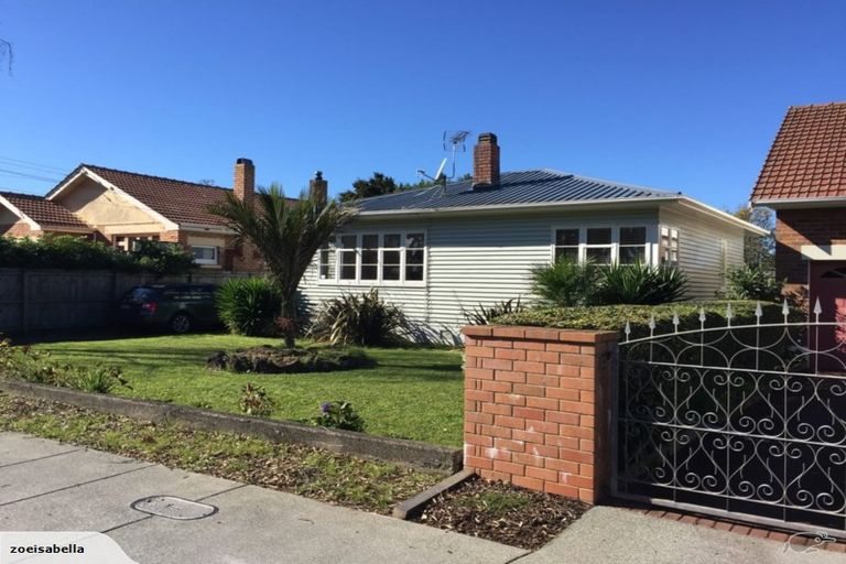 Photo of property in 71 Harbour View Road, Point Chevalier, Auckland, 1022