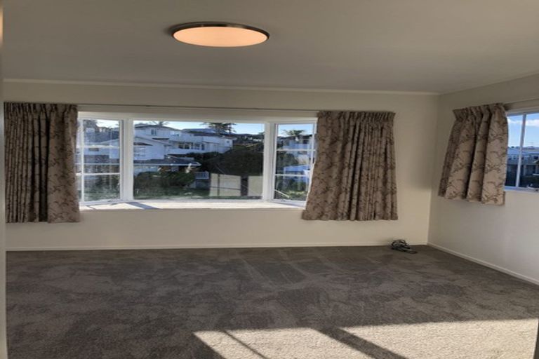 Photo of property in 70 Lagoon Way, West Harbour, Auckland, 0618