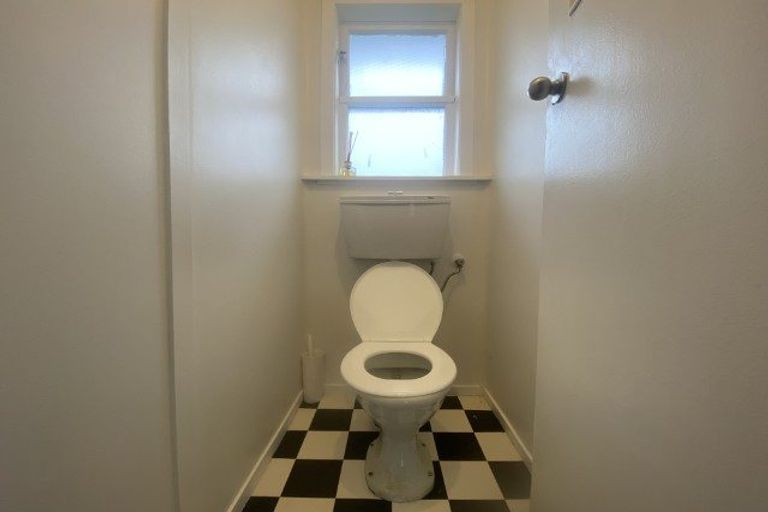 Photo of property in 68 Glanmire Road, Newlands, Wellington, 6037