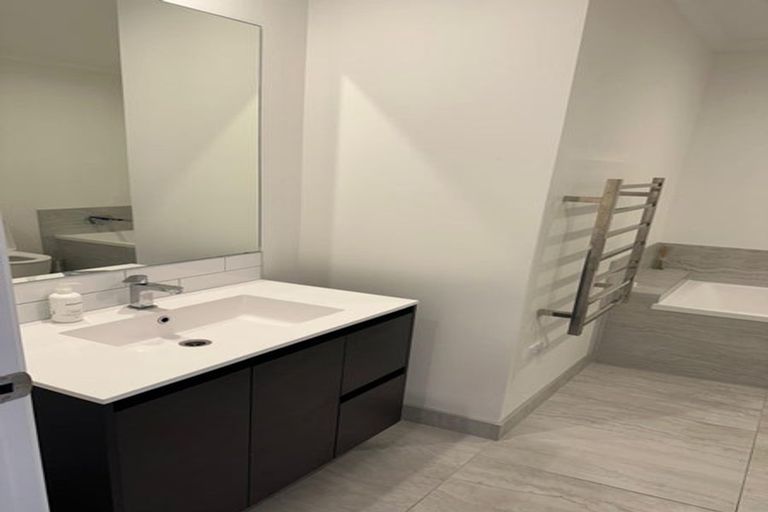 Photo of property in 31/1 Scott Road, Hobsonville, Auckland, 0616