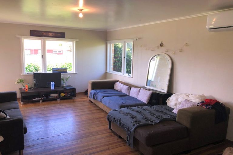 Photo of property in 1 Snead Place, Hamilton East, Hamilton, 3216