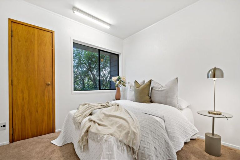 Photo of property in 40 Pigeon Mountain Road, Half Moon Bay, Auckland, 2012