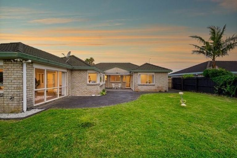 Photo of property in 2 Amadeus Place, Northpark, Auckland, 2013