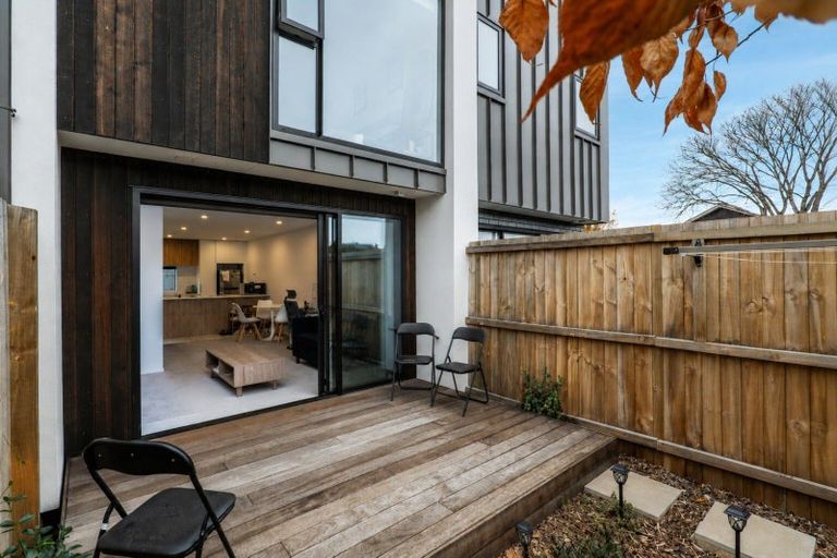 Photo of property in 2/24 Devonport Lane, St Albans, Christchurch, 8014