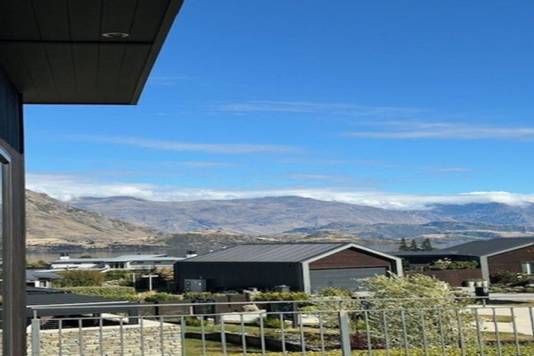 Photo of property in 1 Valley Crescent, Wanaka, 9305