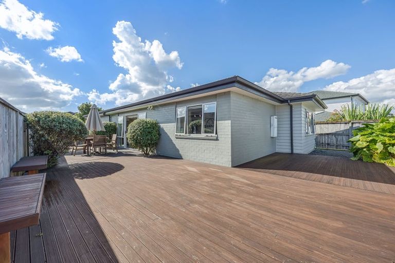 Photo of property in 10 Reno Way, Flat Bush, Auckland, 2016