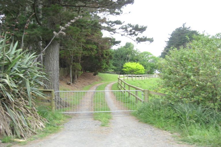 Photo of property in 81 Valley Road, Waimauku, 0881