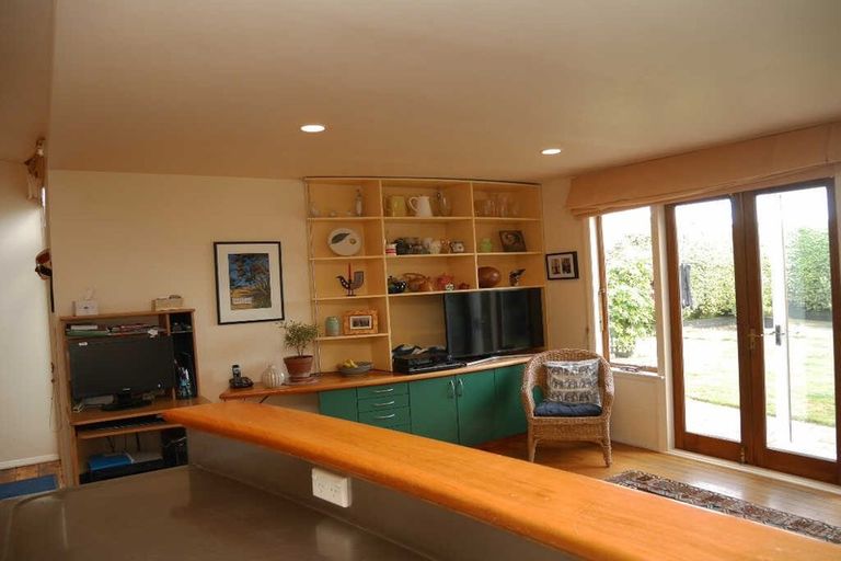 Photo of property in 152 Kelburn Parade, Kelburn, Wellington, 6012