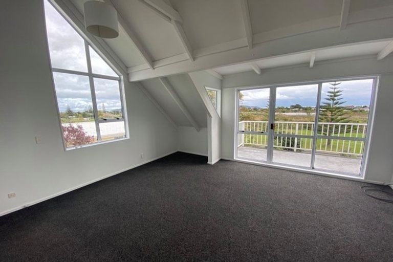 Photo of property in 16 Queens Road, Waikanae Beach, Waikanae, 5036